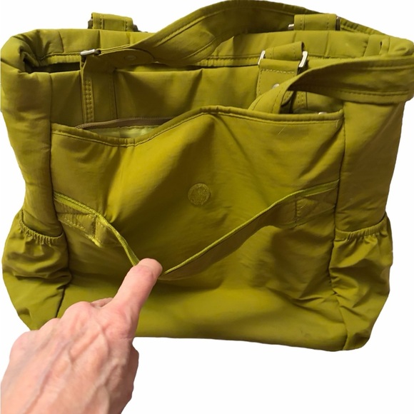 Lug Promenade Full Tote-Green - Picture 11 of 13